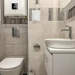 One-bedroom And Modern *