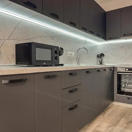 One-bedroom And Modern Apartman *