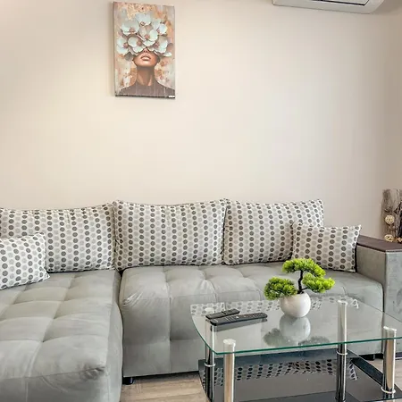 One-bedroom And Modern *